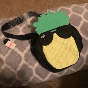 Pink pineapple lunch pale